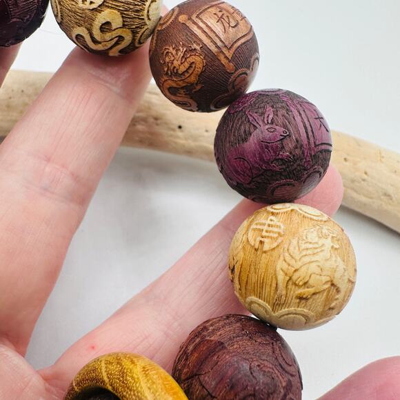 Hand-Carved Multicolor Sandalwood Blessing Bracelet - Picture 5 of 6